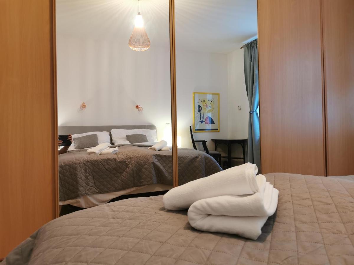 Cozyhome The Castle Apartment - Spacious, Quiet, High Ceiling Bratislava Exterior photo