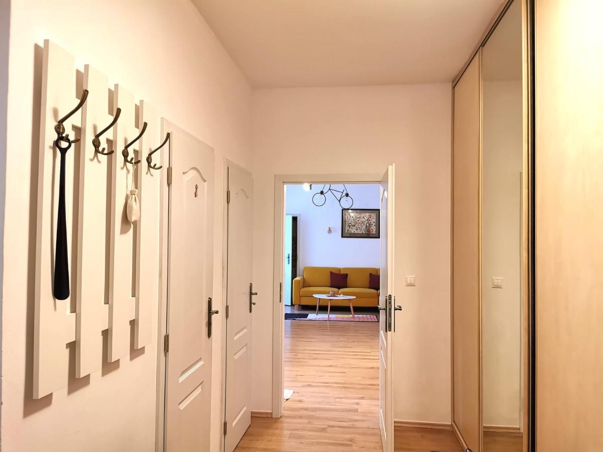 Cozyhome The Castle Apartment - Spacious, Quiet, High Ceiling Bratislava Exterior photo