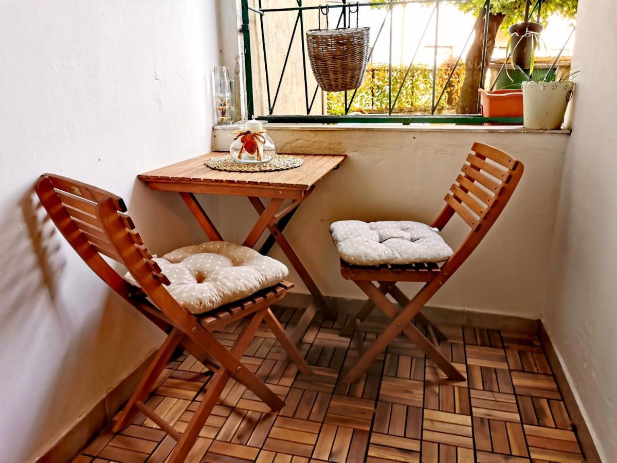 Cozyhome The Castle Apartment - Spacious, Quiet, High Ceiling Bratislava Exterior photo