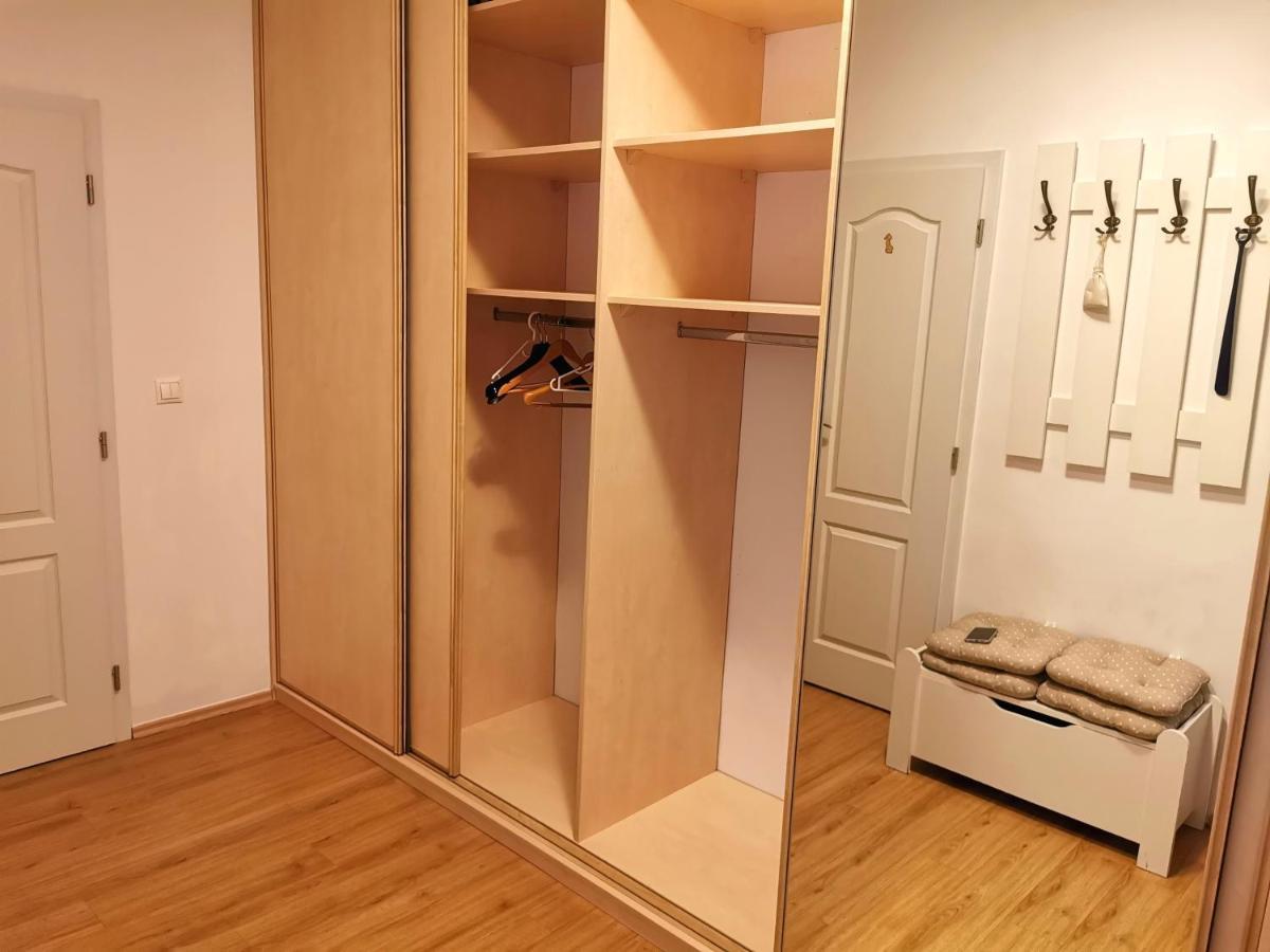 Cozyhome The Castle Apartment - Spacious, Quiet, High Ceiling Bratislava Exterior photo