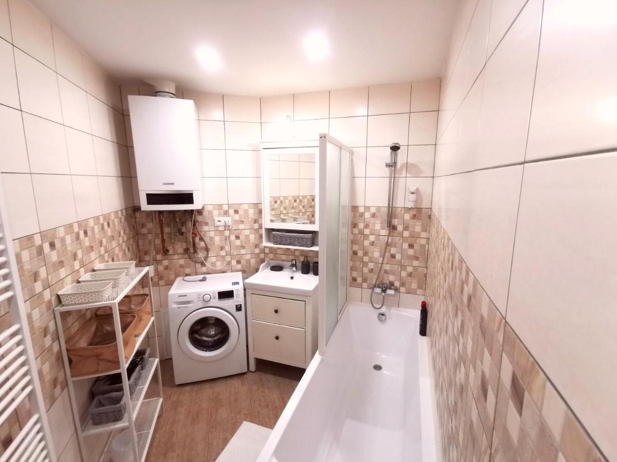Cozyhome The Castle Apartment - Spacious, Quiet, High Ceiling Bratislava Exterior photo